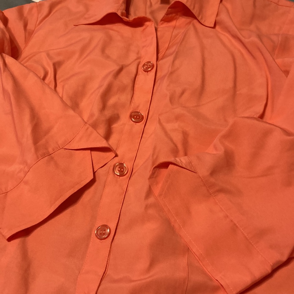 Dressbarn. Button front blouse. Excellent condition. - Picture 4 of 6
